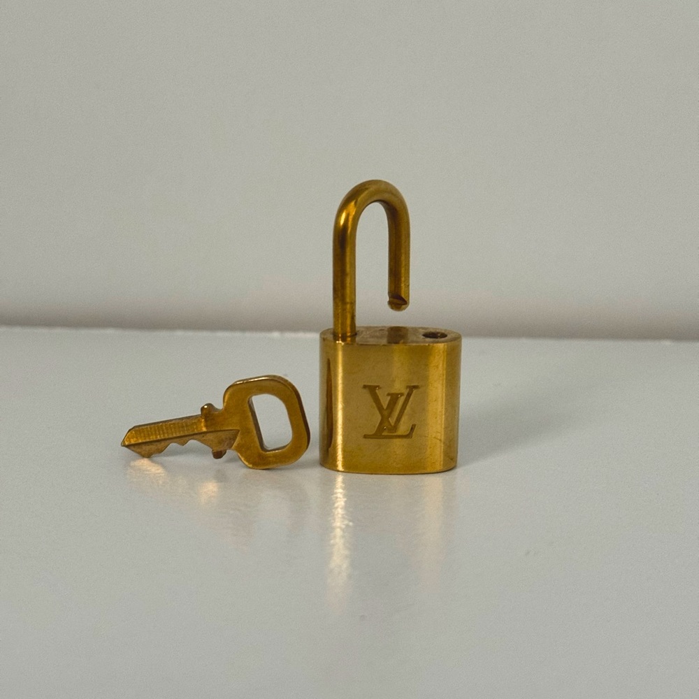 Lv locks and key! Ask for the numbers: Which number will you choose?
